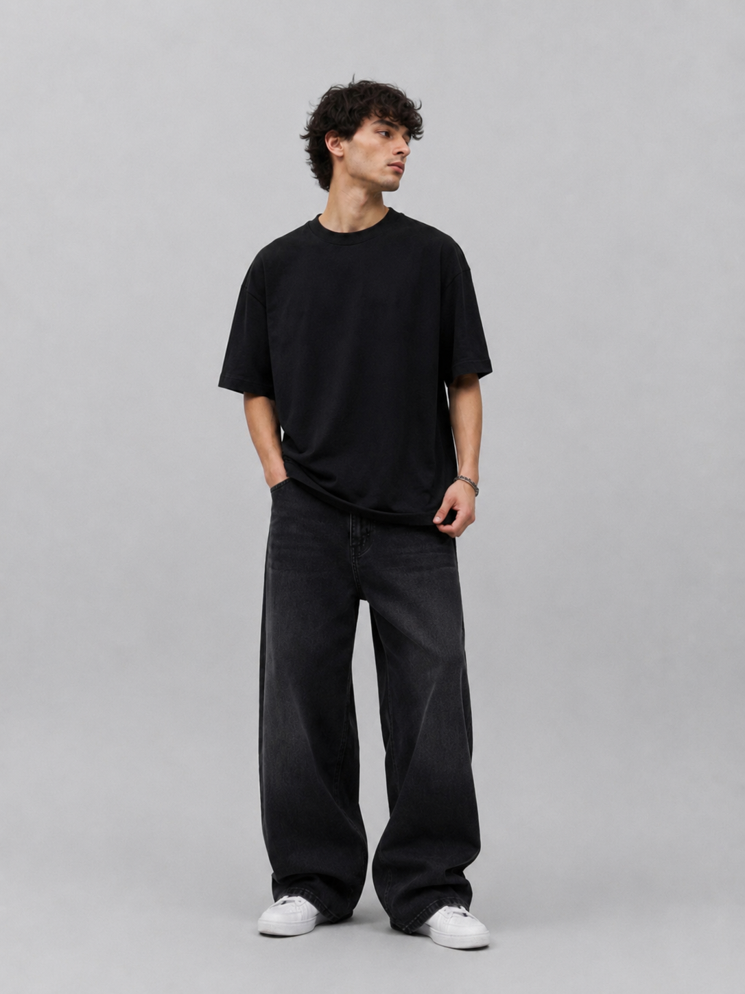 Essential Oversized Tee — Black